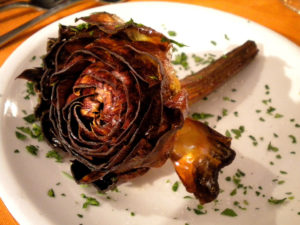 si quieres saber qué comer en roma prueba las alcachofas con denominación de orgien italia
