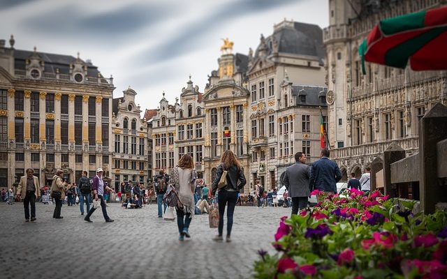 grand place bruselas ruta airhopping