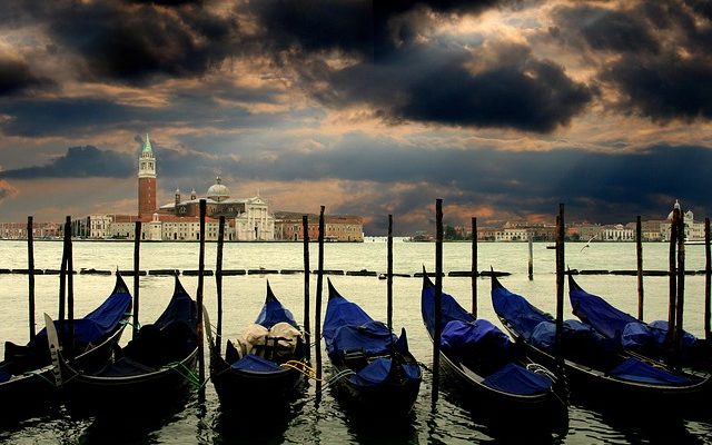 gondolas en venecia airhopping ruta