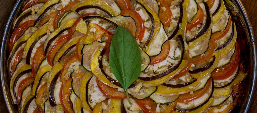 ratatouille plato verduras paris francia viaje airhopping